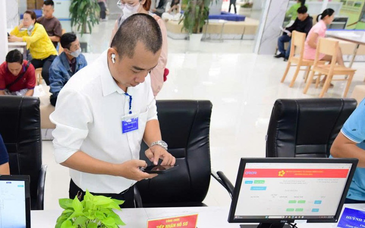 Bộ Nội vụ hướng dẫn điều kiện được tiếp nhận vào làm công chức