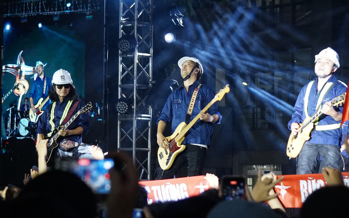 Sống lại một thời 'rock xuyên màn đêm' của sinh viên Hà Nội
