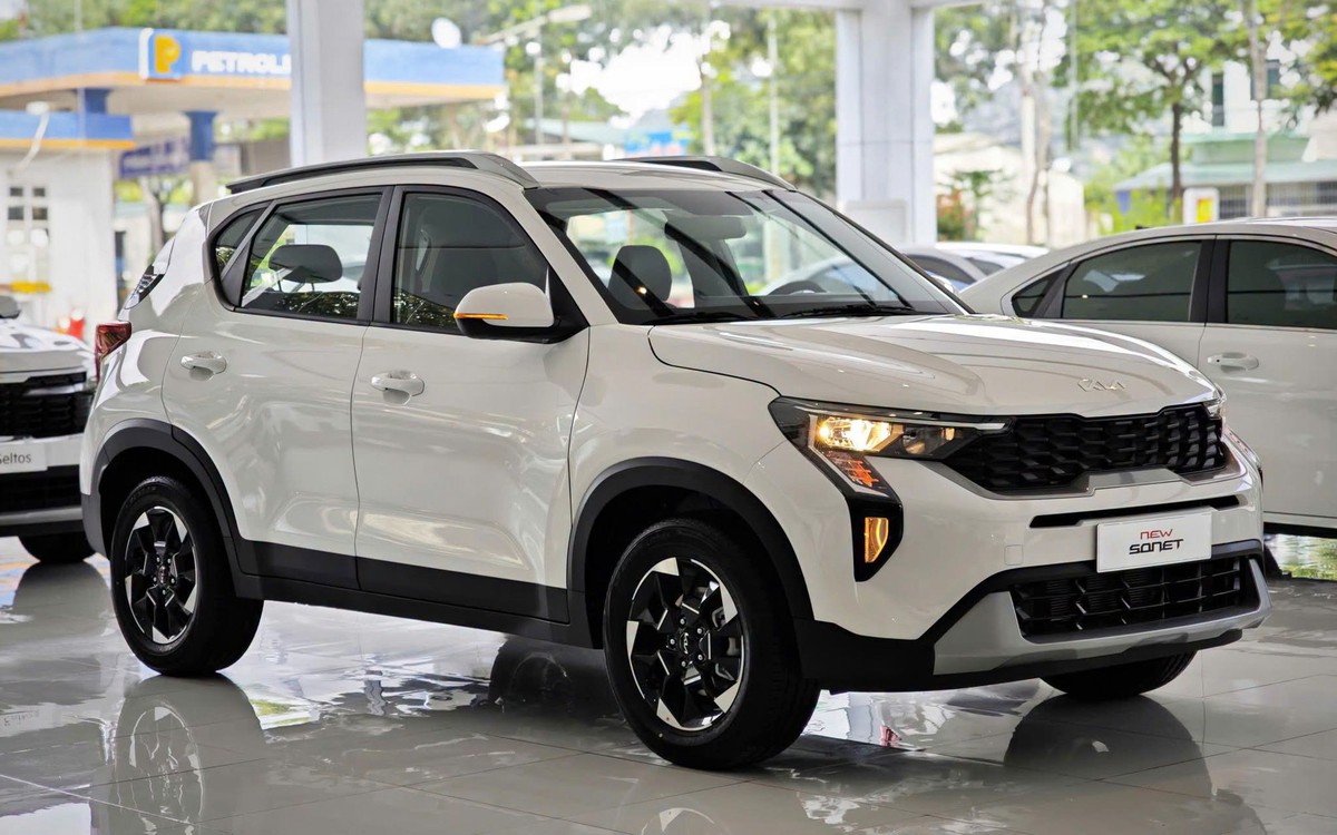 Tin tức giá xe: Kia Sonet giảm giá kỷ lục, niêm yết rẻ nhất phân khúc, xuống ngang Hyundai i10