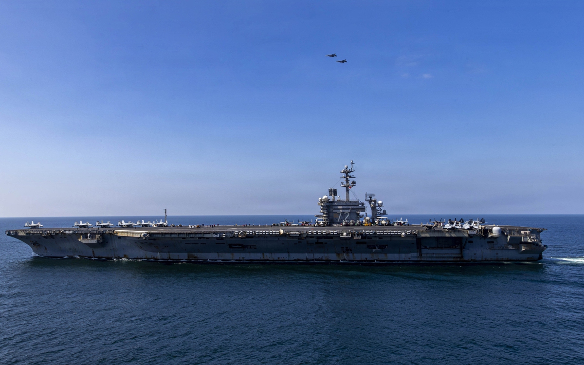 Tư lệnh CENTCOM lên tiếng về sự cố trên tàu USS Abraham Lincoln
