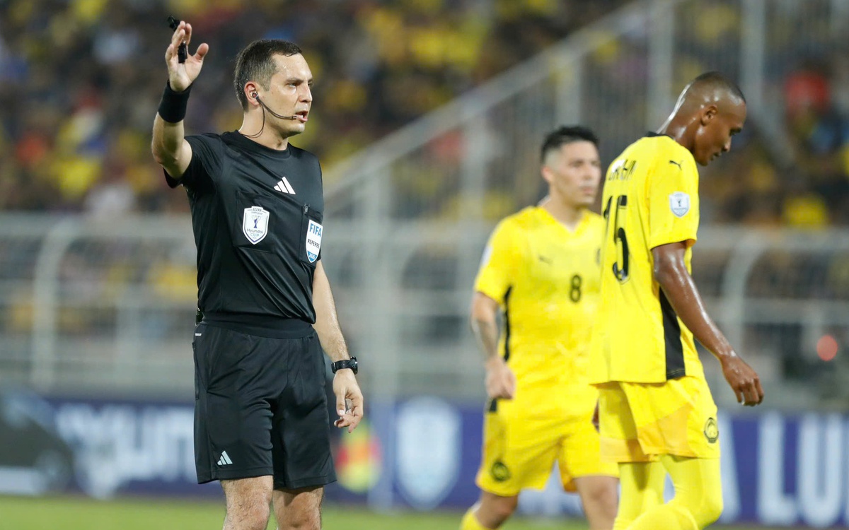 Báo chí Malaysia: 'Góc quay của VAR quá tệ, vẫn không ai hiểu gì'