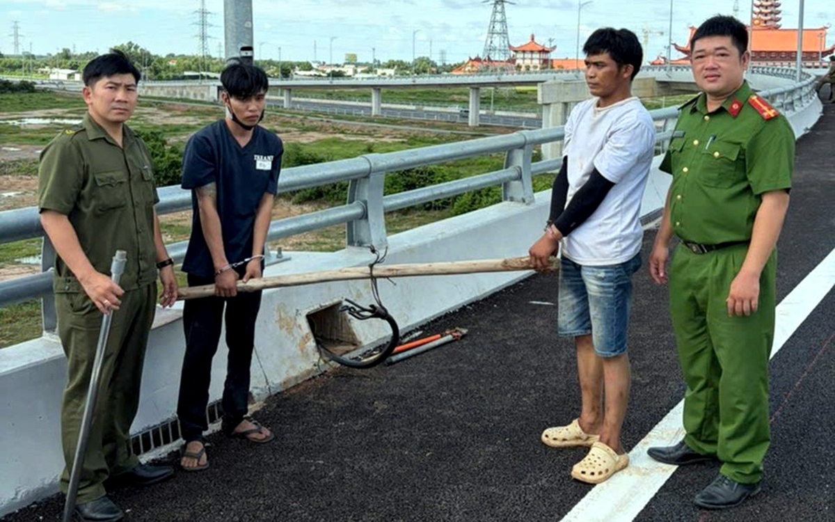 Bắt giữ hai nghi phạm cắt dây điện trên cao tốc, lấy đồng bán phế liệu
