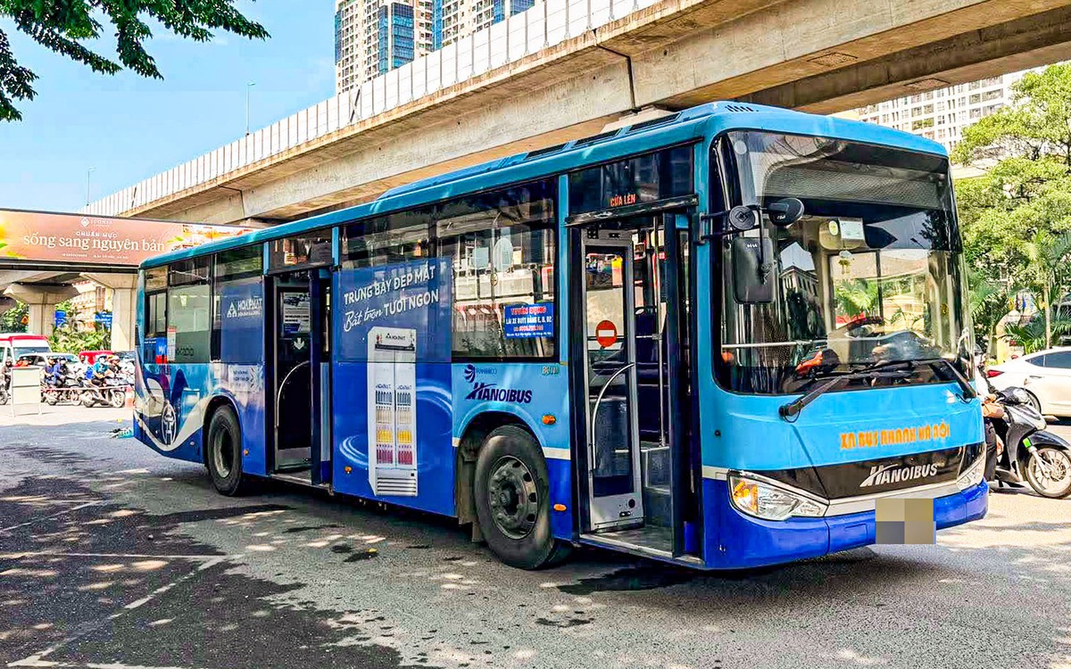 Xe buýt va chạm với xe máy, 1 người tử vong, đường Nguyễn Trãi tắc dài sáng đầu tuần