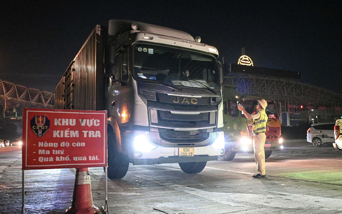 Cục CSGT: Giấy phép lái xe hạng D, CE cao gấp 2,1 lần số phương tiện