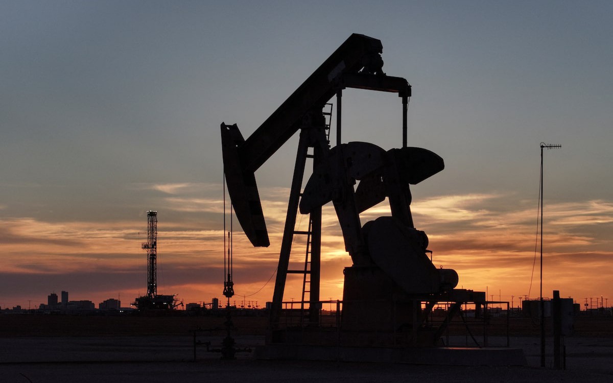 Giá dầu Brent vượt 91 USD/thùng, vàng thế giới tăng mạnh