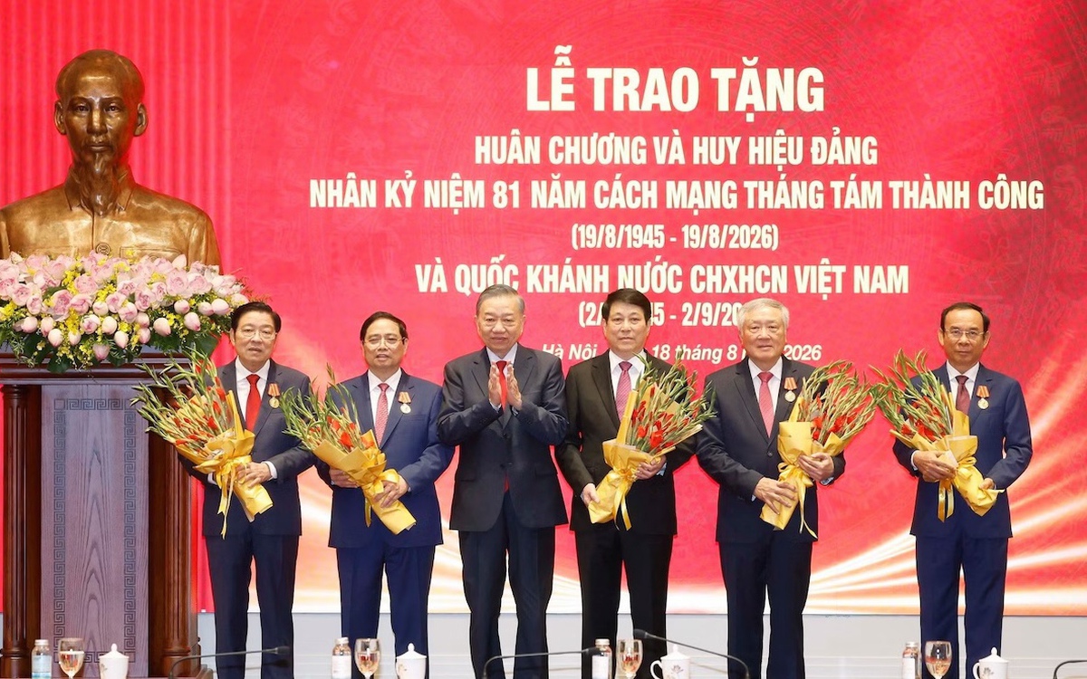 Tổng Bí thư, Chủ tịch nước Tô Lâm trao Huân chương Hồ Chí Minh cho 5 nguyên ủy viên Bộ Chính trị