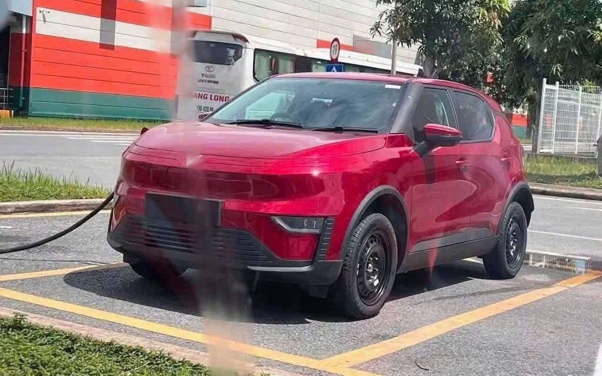 Xe điện 'lạ' xuất hiện không che ở Việt Nam, dễ là VinFast VF 5 mới?