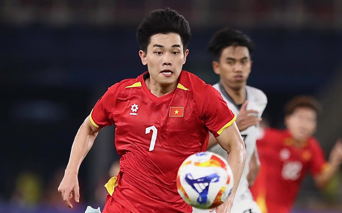 Video HLV Kim Sang Sik: Đình Bắc đủ khả năng thi đấu ở châu Âu