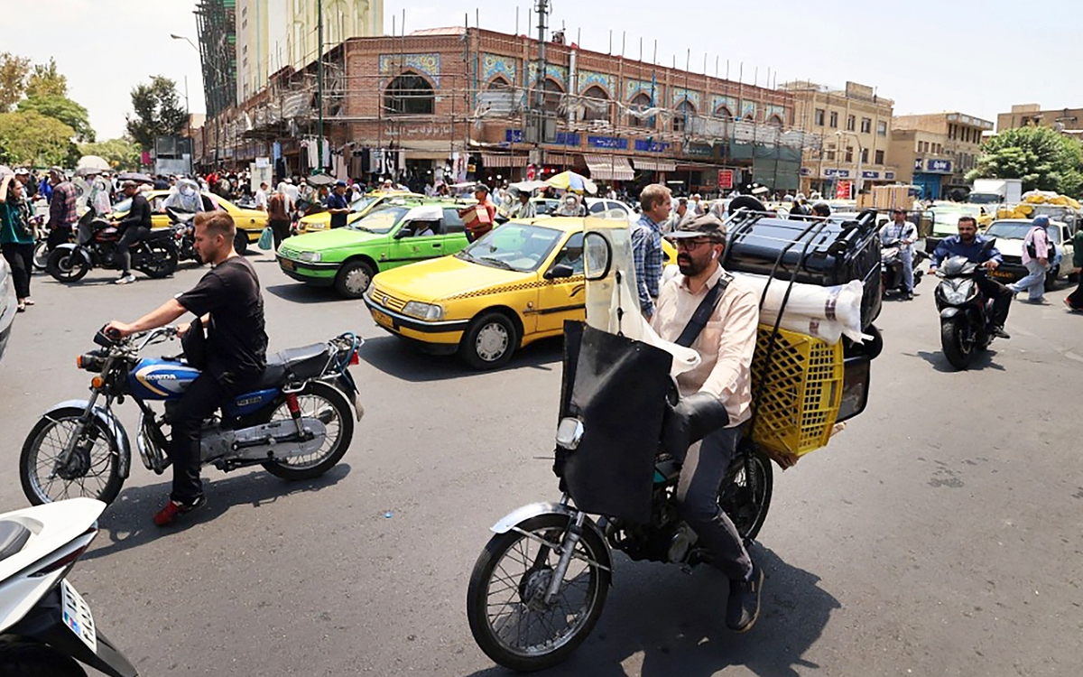 Iran phản ứng sau khi ông Trump nói Tehran đề nghị ngừng tấn công