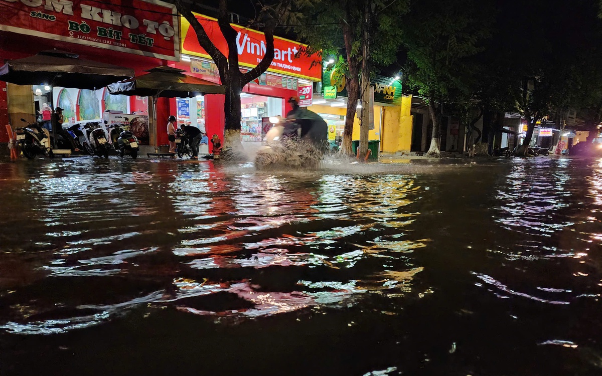 Trận mưa 'siêu to' tối 2-8 ở đô thị Quảng Ngãi, có phải kỷ lục trước nay?