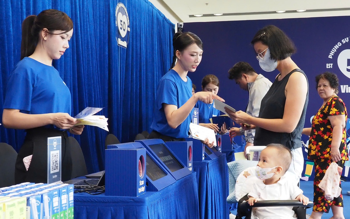 Vinamilk đón nhận Huân chương Độc lập hạng nhất