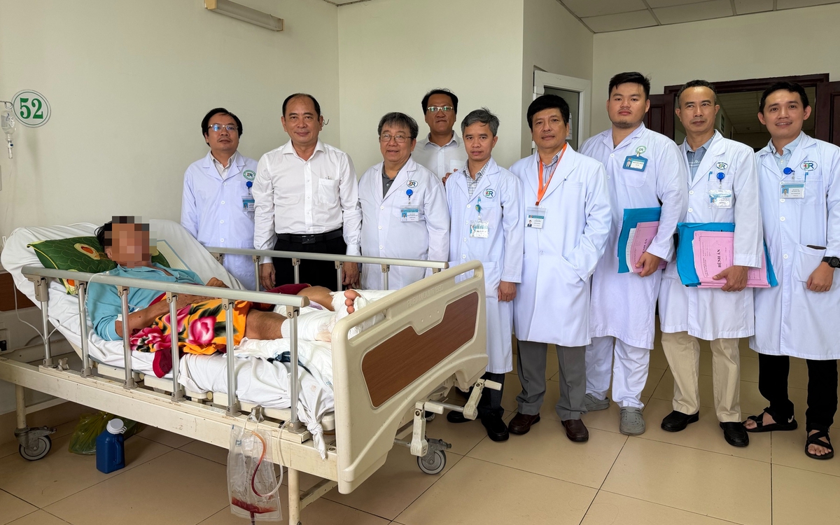 Giám đốc Sở Y tế TP.HCM biểu dương ê kíp nối đôi chân gần đứt lìa tại Bệnh viện Đa khoa Bà Rịa