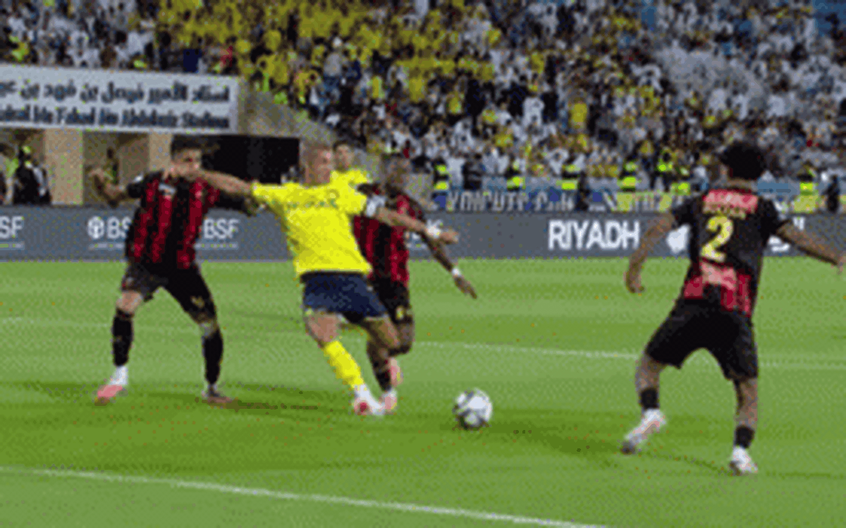 Ronaldo ghi bàn thắng 977, lập kỷ lục ghi bàn 25 mùa giải liên tiếp