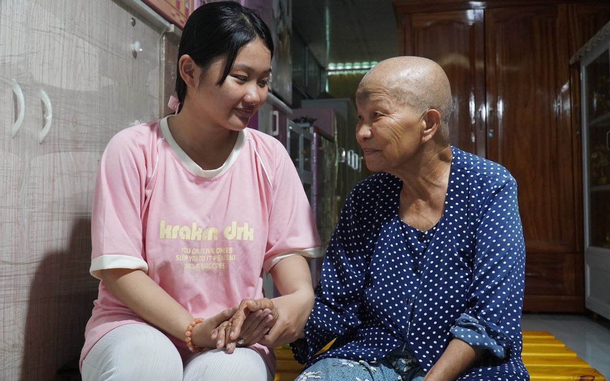 Ôm tro cốt mẹ gửi vào chùa, chọn Học viện Hàng không vì ngôi trường gần mẹ