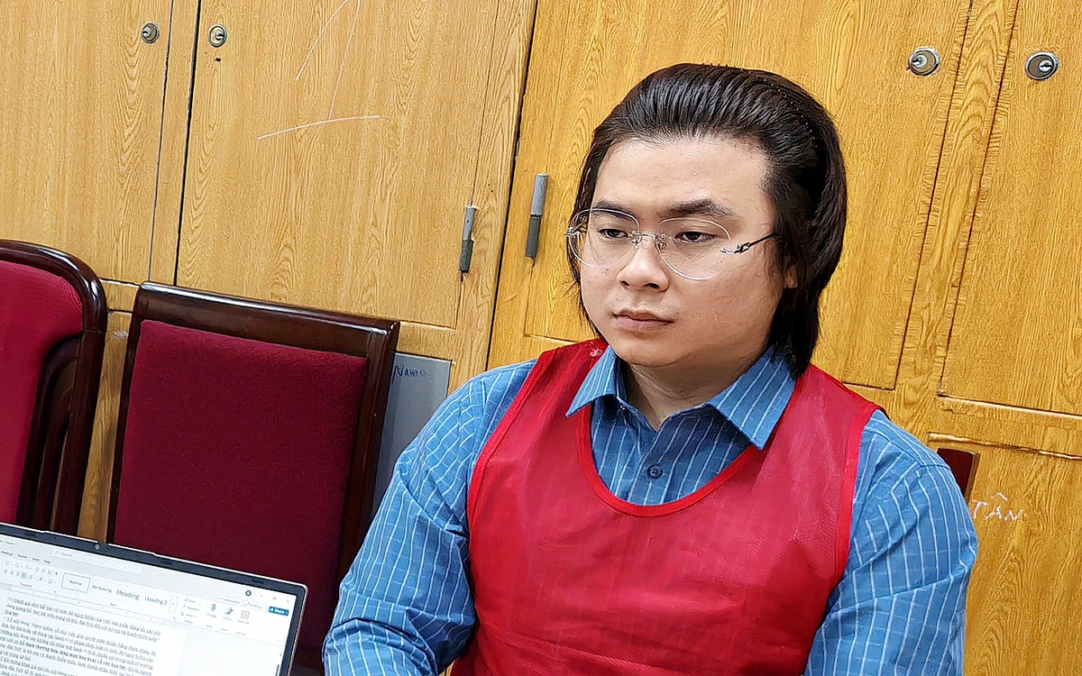 Hình ảnh TikToker Phạm Tuấn và đồng phạm tại cơ quan công an