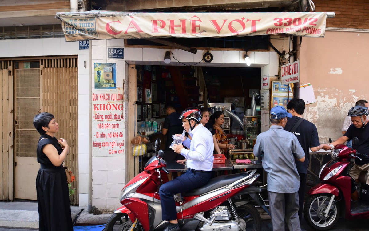 Người uống cà phê có ít mỡ, nhiều cơ và đường ruột tốt?