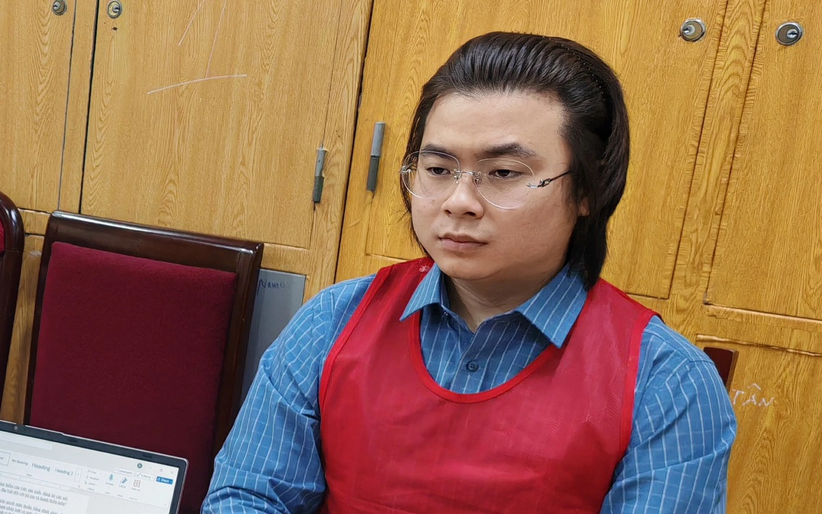 Hình ảnh TikToker Phạm Tuấn và đồng phạm tại cơ quan công an