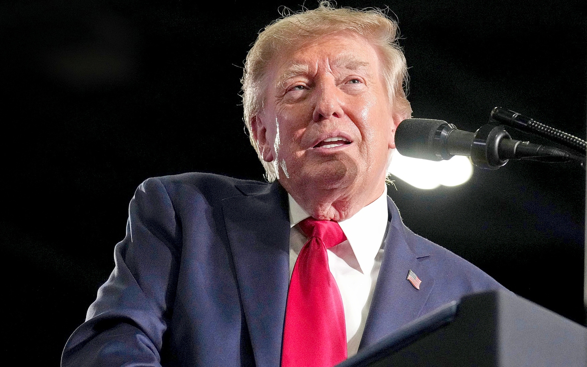 Ông Trump lại tuyên bố eo biển Hormuz thuộc lãnh thổ Mỹ