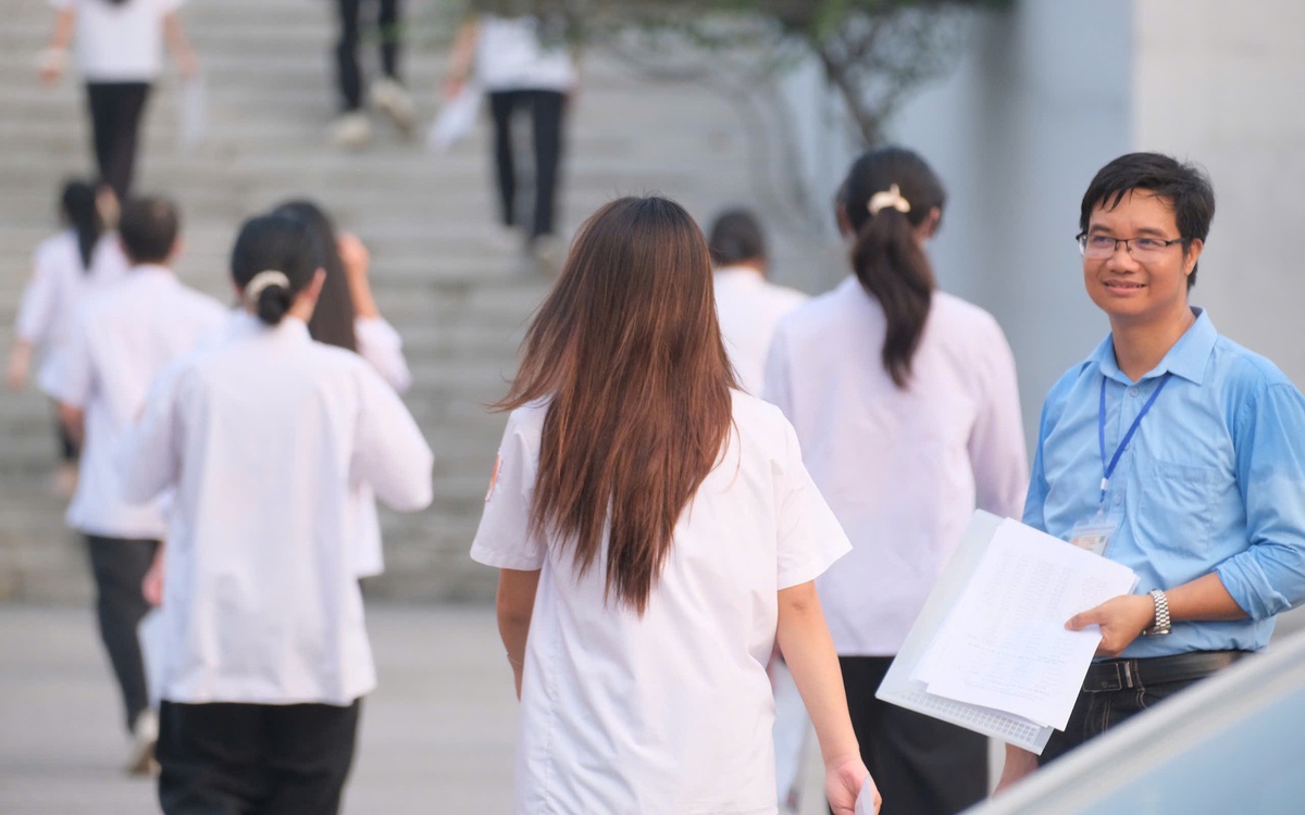 20 học sinh chuyên Tuyên Quang đỗ Đại học Kinh tế quốc dân qua tuyển thẳng, xét kết hợp