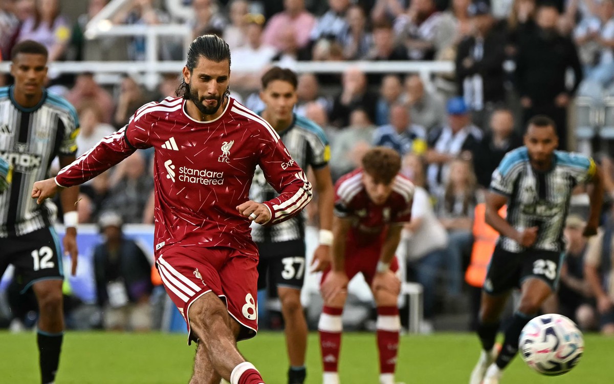 Liverpool thoát thua phút 90+9 sau 2 lần bị dẫn trước