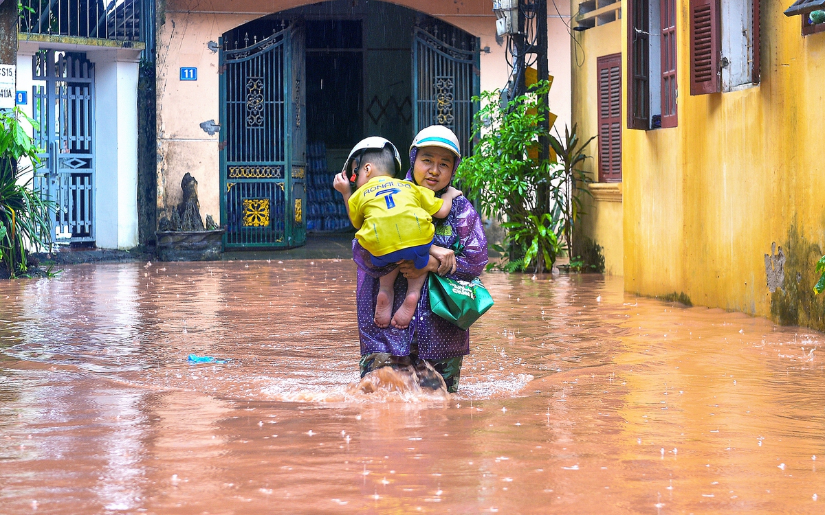 Người dân Lạng Sơn kể chuyện lũ lên trong đêm, những hình ảnh mới nhất tại hiện trường