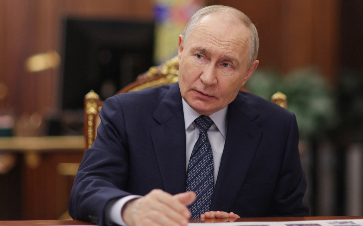 Ông Putin ký 3 sắc lệnh mật đúng thời điểm Giám đốc CIA thăm Nga