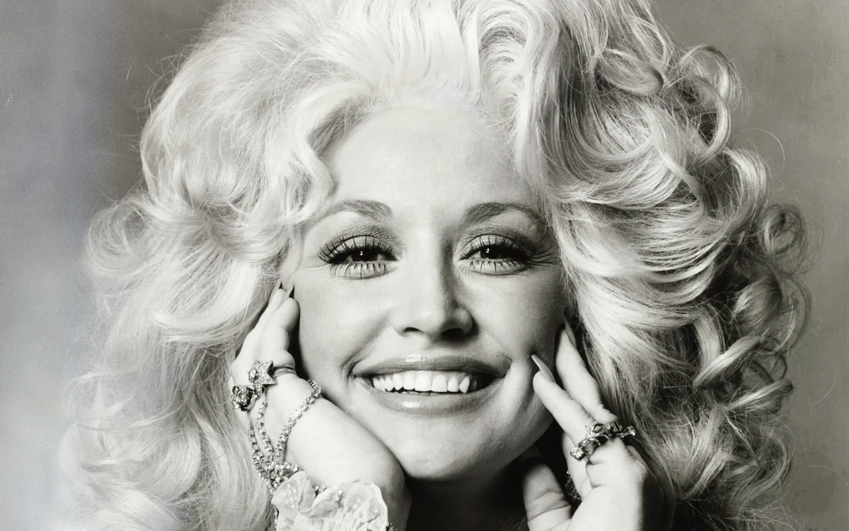 Huyền thoại nhạc đồng quê Dolly Parton qua đời, ông Trump ra lệnh cả nước treo cờ rủ