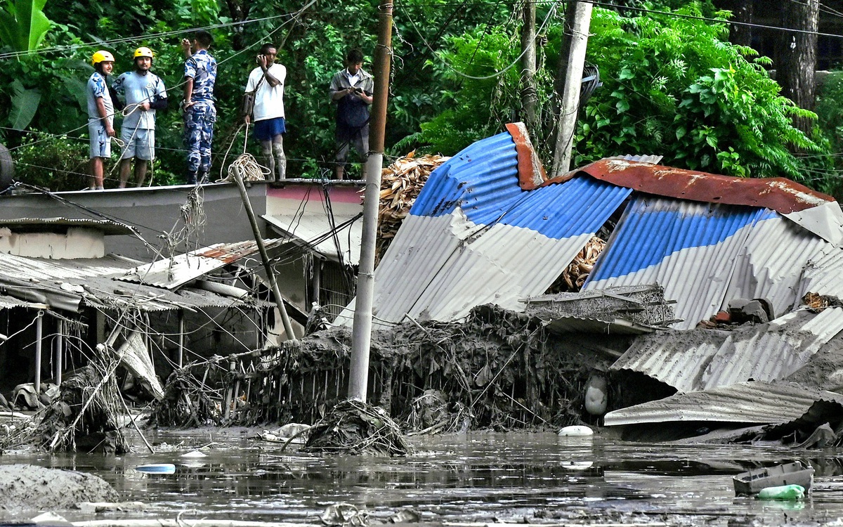 Lãnh đạo Việt Nam gửi điện thăm hỏi sau vụ lũ quét ở biên giới Trung Quốc - Nepal