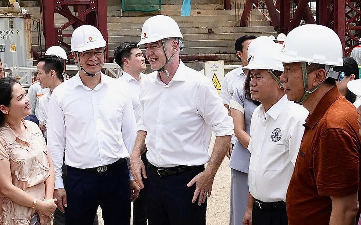 Chủ tịch FIFA thăm sân vận động 60.000 chỗ của PVF
