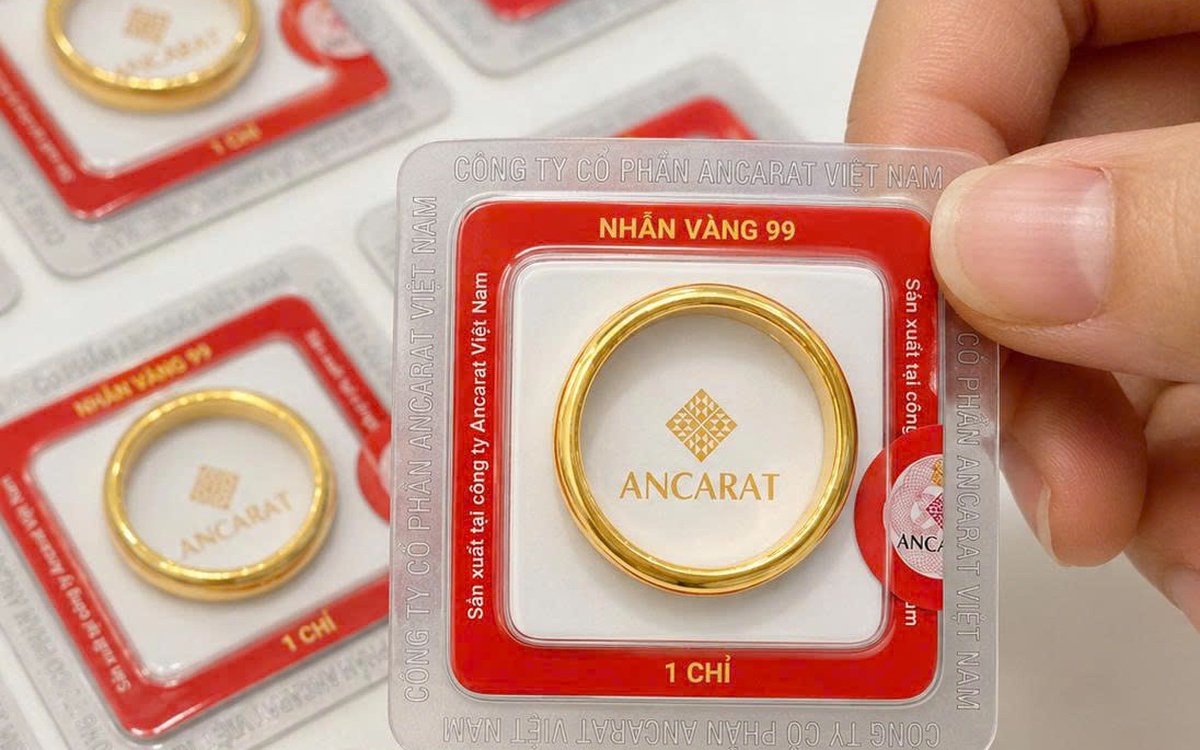 Giá vàng thế giới tăng trở lại sau khi giảm xuống 4.575 USD/ounce