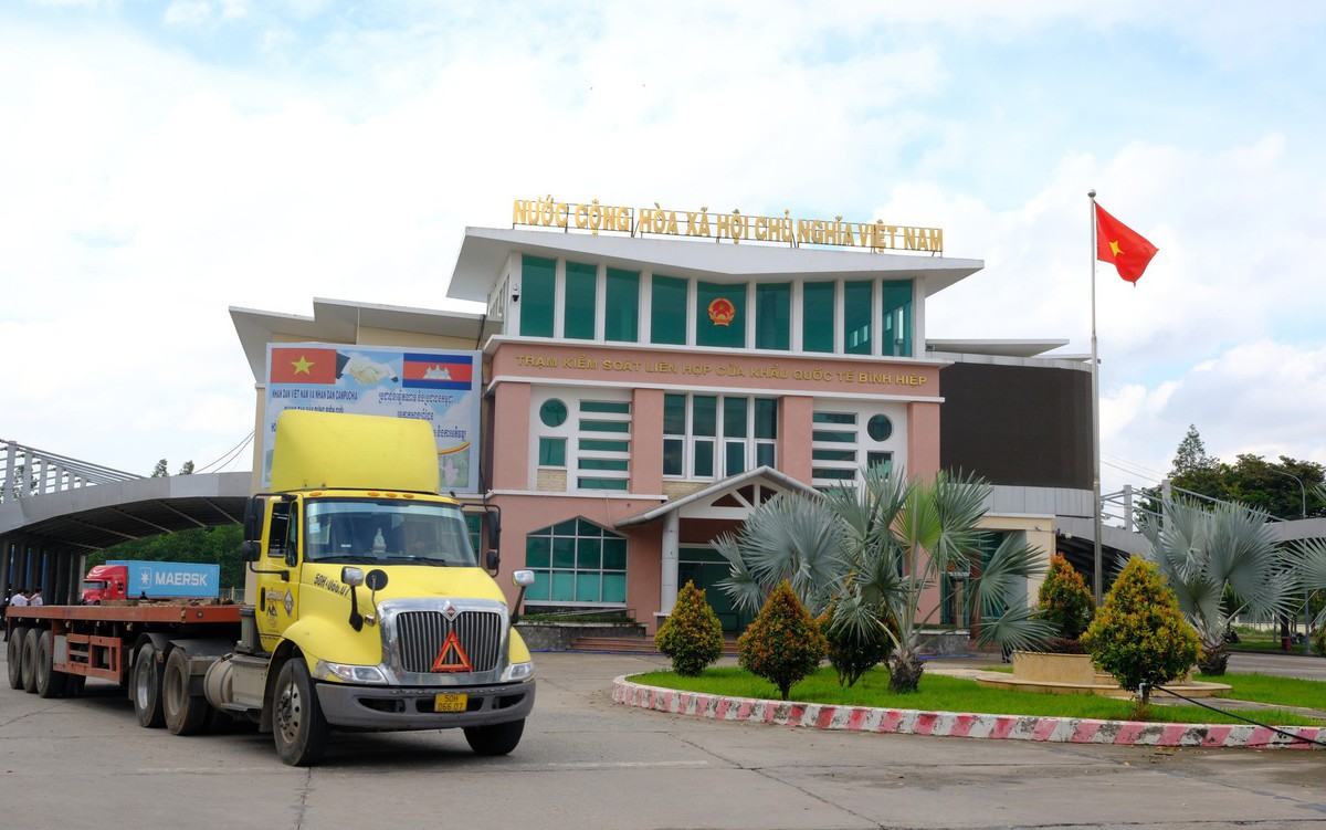 Mở nhánh đường sông Cửa khẩu quốc tế Bình Hiệp, Tây Ninh sẽ thu hút thêm 60% hàng quá cảnh