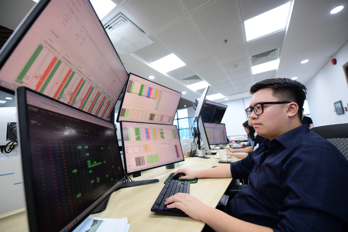Chứng khoán 28-8: VN-Index dự báo áp sát 1.850 điểm, nhóm ngân hàng có điểm tựa
