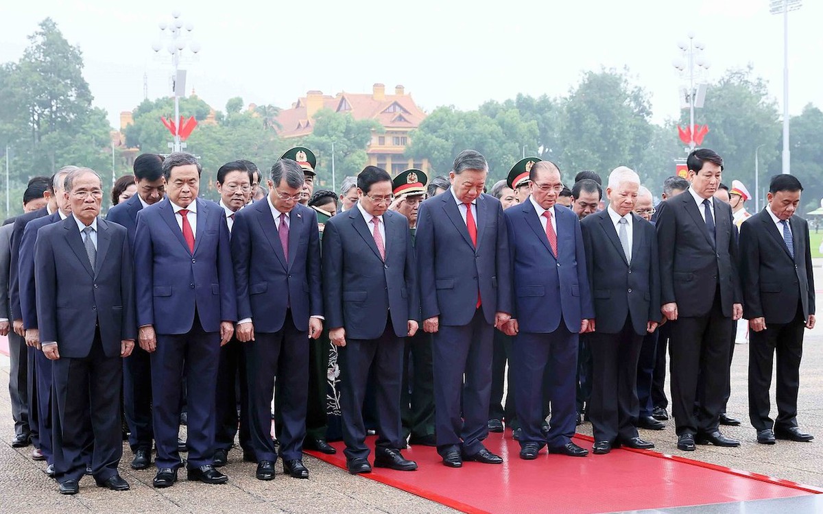 Tổng Bí thư, Chủ tịch nước Tô Lâm và đoàn lãnh đạo Đảng, Nhà nước vào lăng viếng Chủ tịch Hồ Chí Minh
