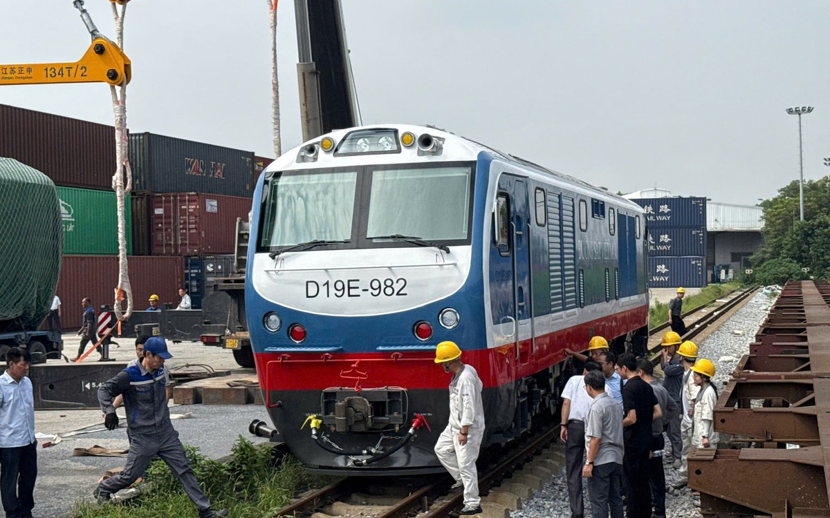 Ngành đường sắt có thêm đầu máy thế hệ mới chạy tốc độ tới 120km/h