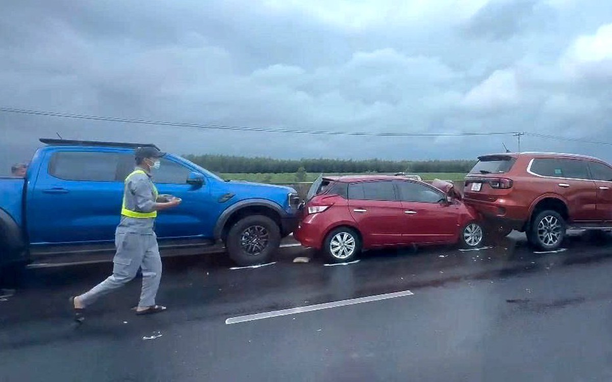 7 xe tông liên hoàn trên cao tốc Phan Thiết - Dầu Giây trong ngày đầu nghỉ lễ 2-9