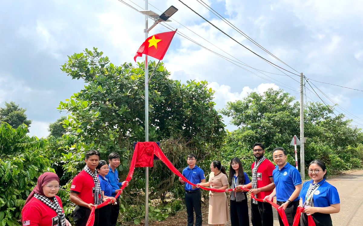 Những 'món quà' ở lại với người dân từ chiến sĩ tình nguyện quốc tế Mùa hè xanh