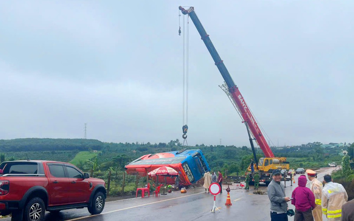 Lật xe khách trên quốc lộ 19 khiến nhiều người thương vong