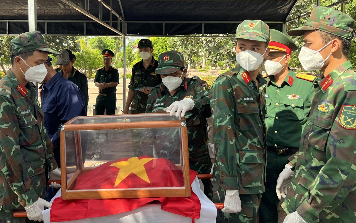Lấy mẫu 620 hài cốt tại Nghĩa trang liệt sĩ Bến Tre tìm lại tên cho các anh hùng