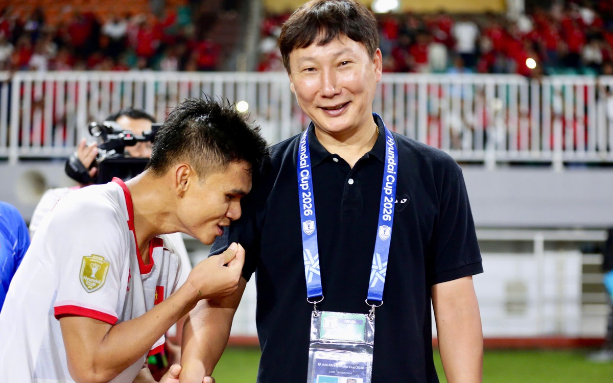 Báo Hàn: HLV Kim Sang Sik làm được điều ông Park Hang Seo chưa thể