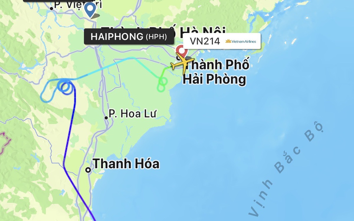 Mưa dông khiến hàng chục chuyến bay không thể hạ cánh xuống Nội Bài, có chuyến bay về Cát Bi