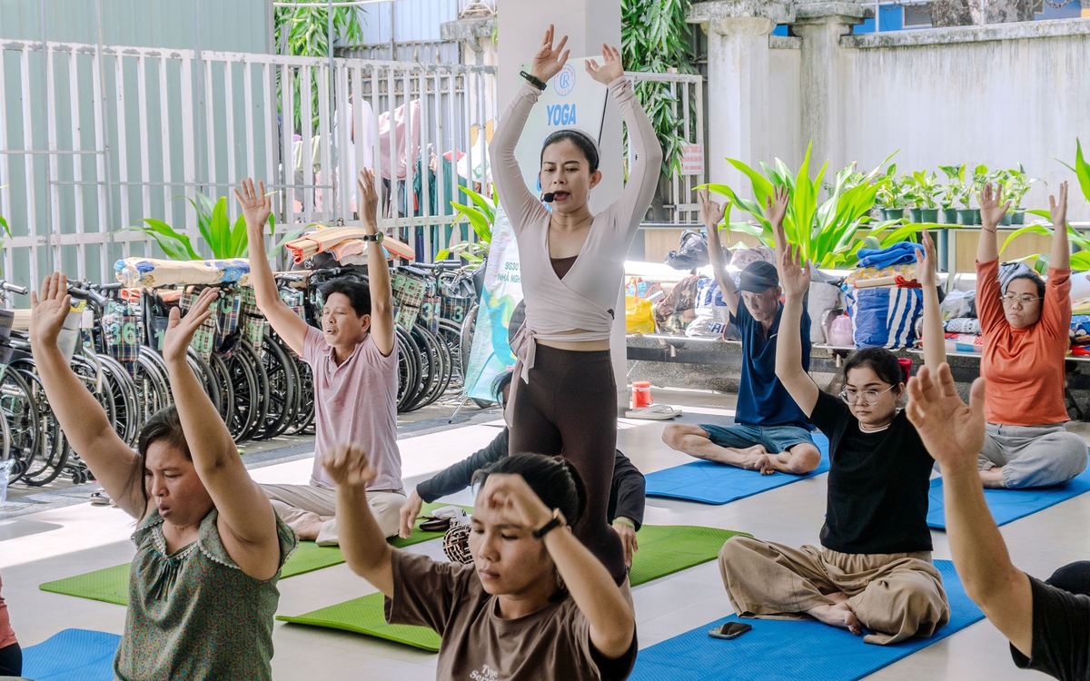 Từng mắc ung thư, cô giáo mở lớp yoga miễn phí cho bệnh nhân