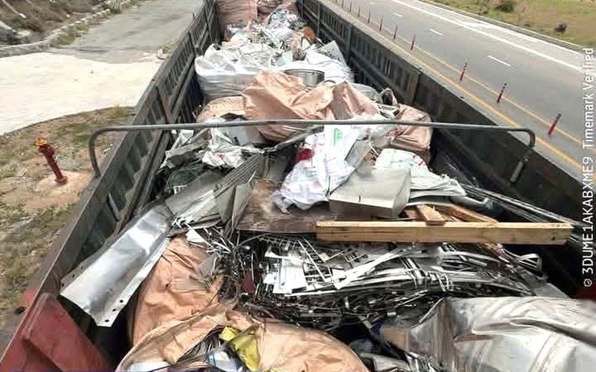 Hàng loạt xe thủng lốp trên cao tốc qua Đắk Lắk: 'Thủ phạm' là xe chở phế liệu?