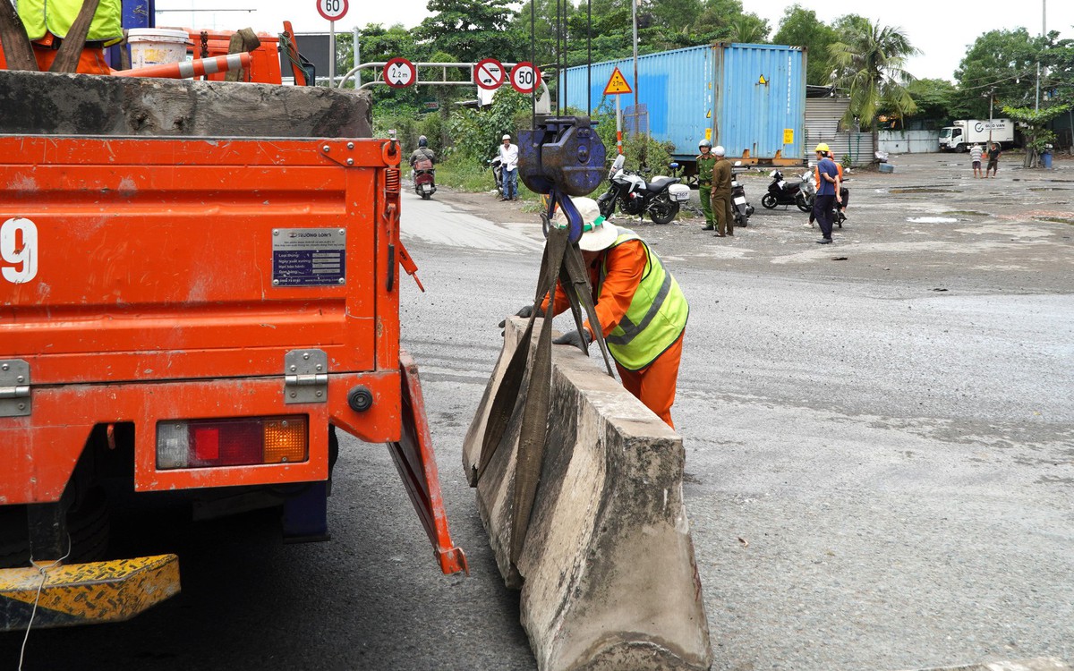 Đóng kết nối bãi xe container tự phát lớn nhất trên đường Võ Chí Công