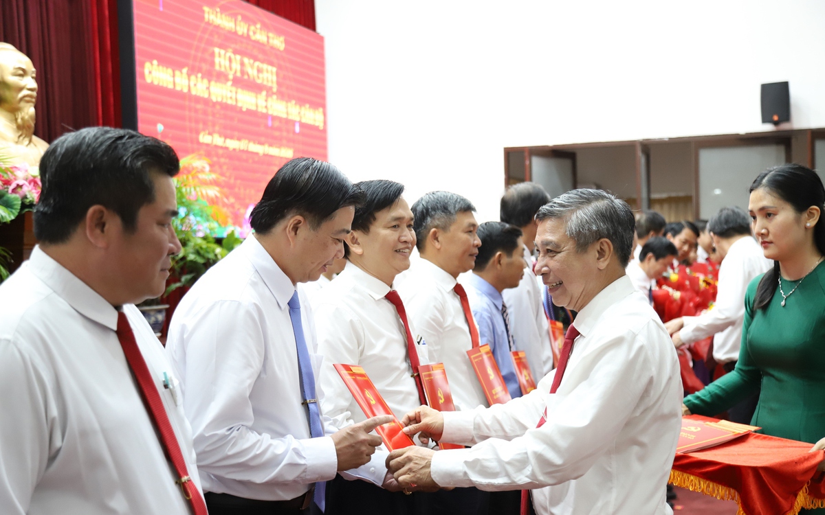 Cần Thơ điều động, bổ nhiệm 60 cán bộ: Phó chủ tịch UBND TP làm Bí thư phường Ninh Kiều