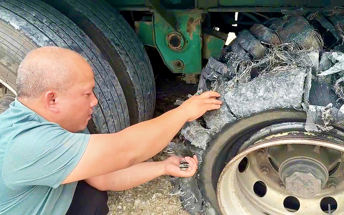 Tìm xe bị thiệt hại trong vụ hàng loạt xe bị thủng lốp trên cao tốc