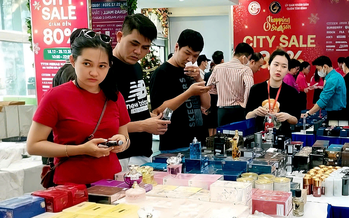 Thị trường nước hoa trực tuyến: Đa dạng giá, nguồn gốc khó kiểm soát