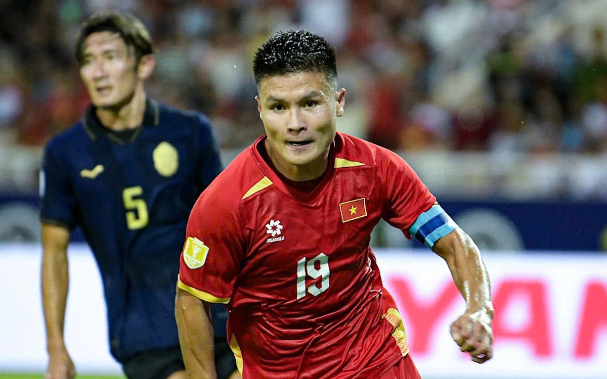 HLV Kim Sang Sik và bài toán khó Quang Hải