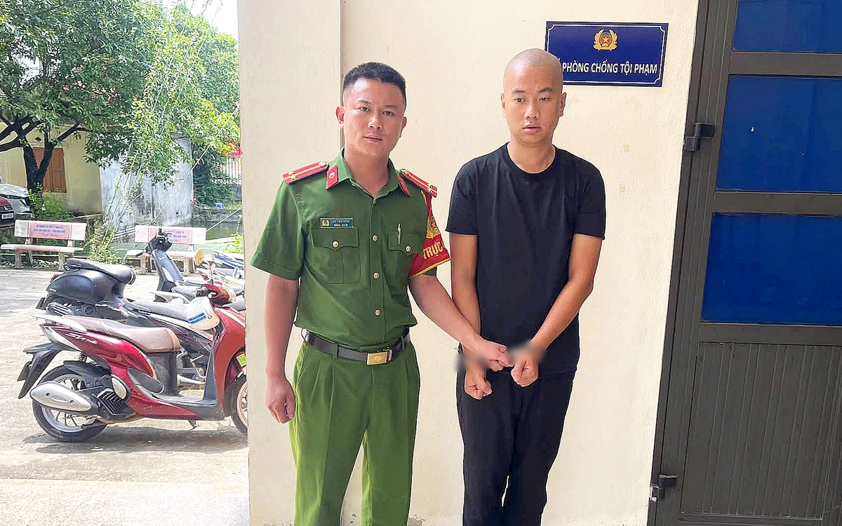 Công an xác định nghi can trộm 2 bánh xe hơi rồi kê lại bằng gạch