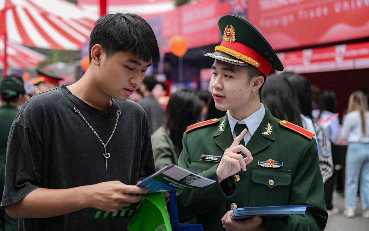 Điểm chuẩn Học viện Quân y: Thí sinh nữ miền Nam đạt gần 10 điểm mỗi môn mới trúng tuyển