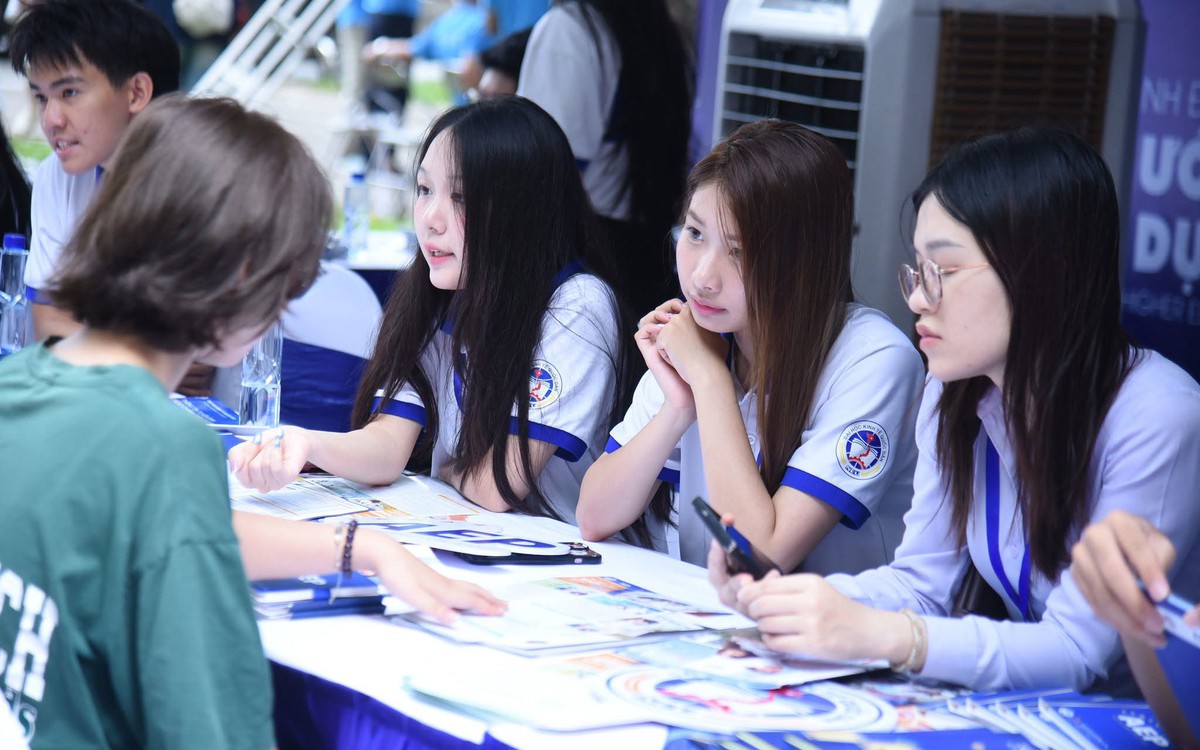Điểm chuẩn Đại học Kinh tế quốc dân: Có ngành 9,61 điểm/môn mới đậu